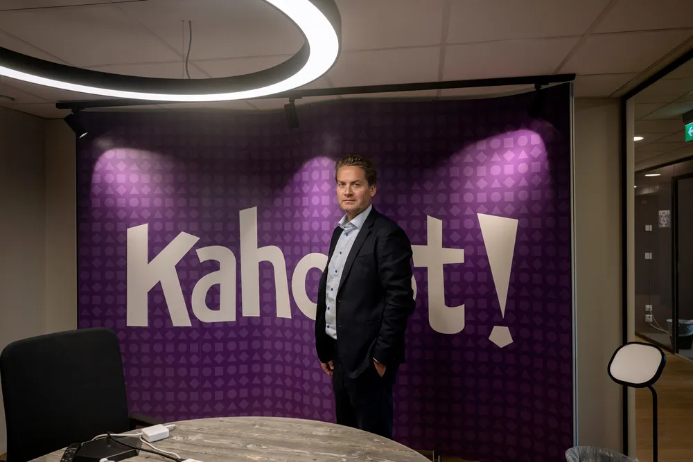 Flere små selskaper, som Eilert Hanoa og Kahoot i sin tid, har slått de store på digitale produkter. Like fullt sitter nettopp de store med kompetansen, ressursene og kundebasene, skriver artikkelforfatterne.