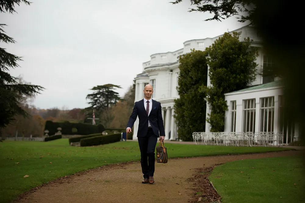 Ole Petter Anfinsen tar doktorgraden sin i herskapelige omgivelser ved Henley Business School utenfor London. Foto: Jeff Gilbert