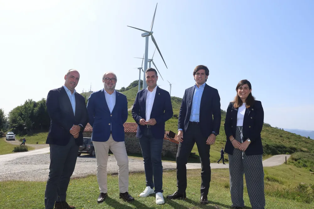 Representitives from Siemens Gamesa, Iberdrola and the Basque Government pose for a photo today following a meeting concerning the turbine order.