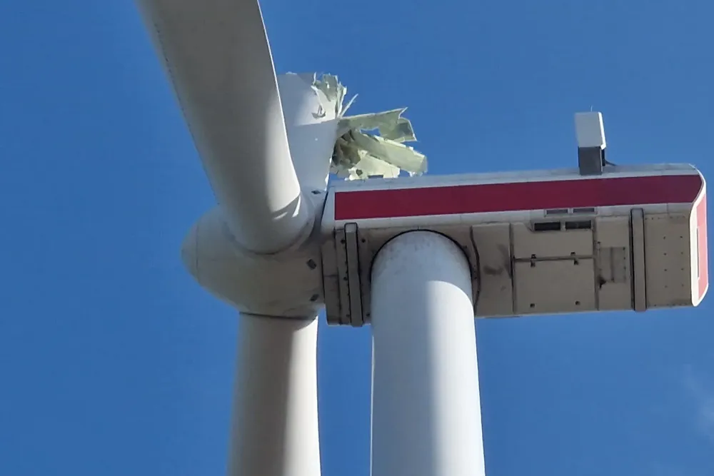 Vestas V150 turbine with broken blade at Lübbenow wind farm in Germany.