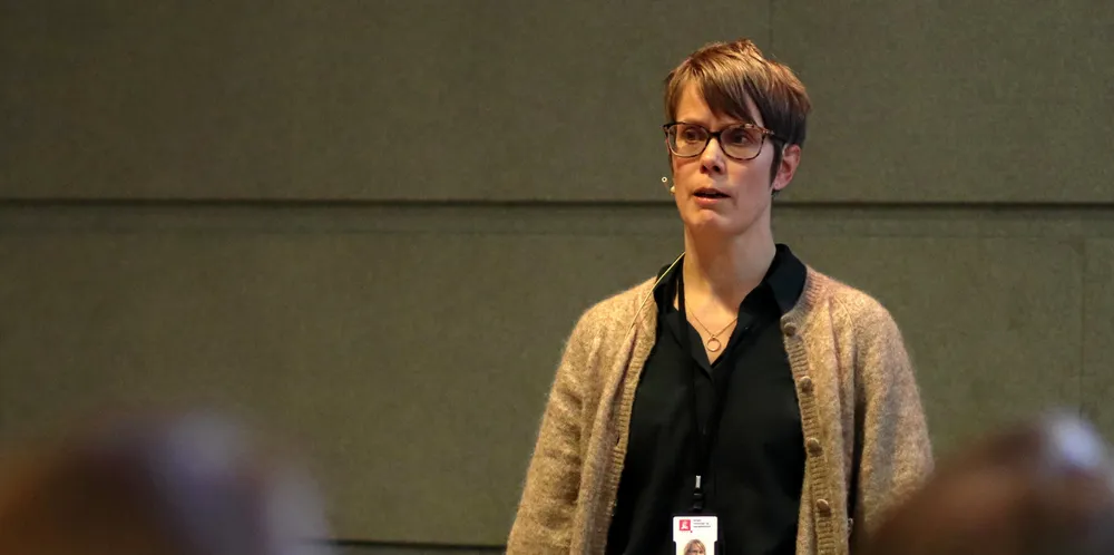 Seksjonssjef i NVE, Anne Johanne Kråkenes, presenterte det nye konsesjonssystemet for deltakerne på Fornybar Norges arrangement om vindkraft på land.