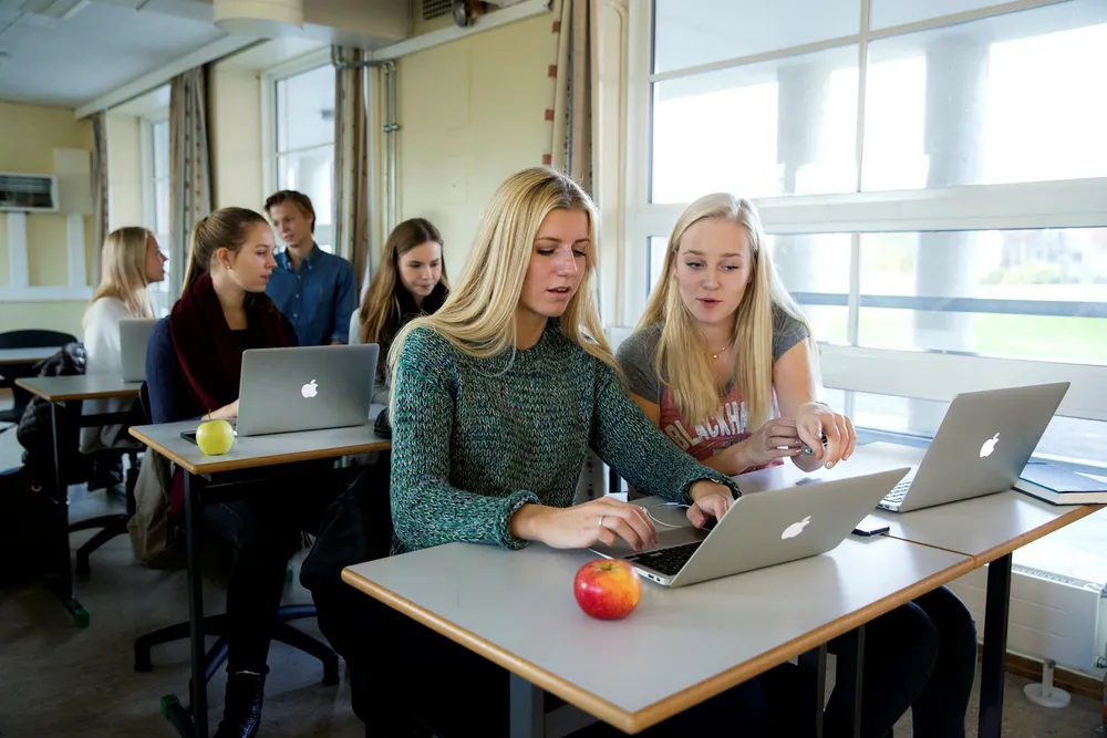 Dagens direktefinansiering av NDLA medfører at skolene mangler både insentiv og motivasjon til å velge alternative digitale læringsressurser, skriver artikkelforfatteren. Foto: Berit Roald/NTB Scanpix