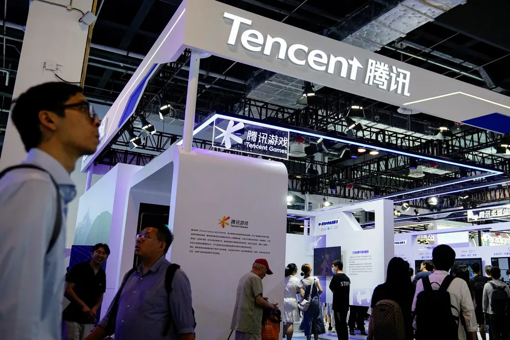 Kinas største teknologiselskap, Tencent, har lagt bak seg sitt sterkeste kvartal på over tre år. Selskapet har hamstret avanserte databrikker for å trene opp KI-modeller .