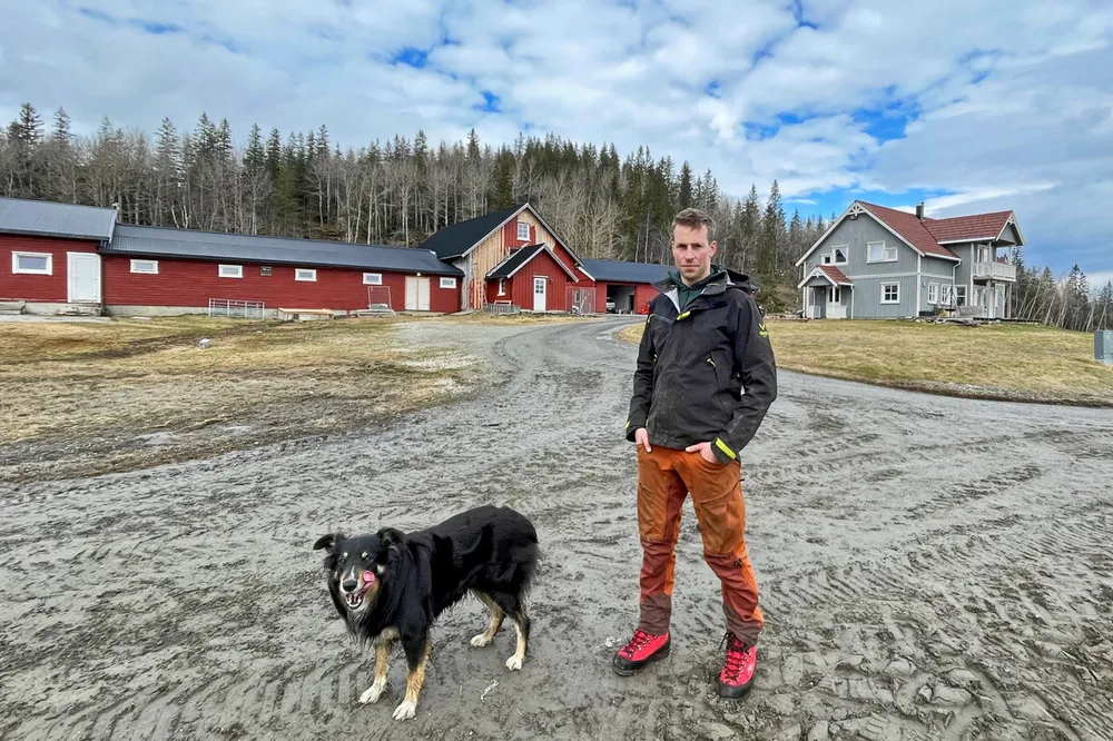 Bonde Ole Reidar Davidsen mister trolig livsverket om han signerer eller ikke. Hemnes.