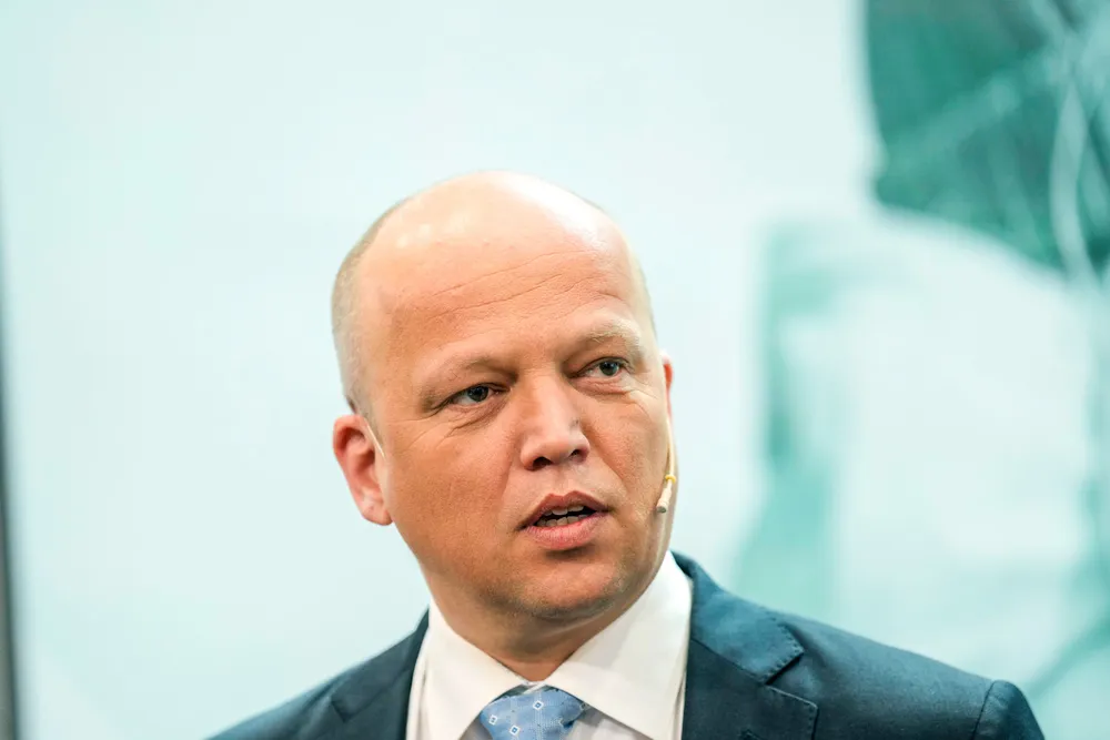 Finansminister Trygve Slagsvold Vedum (Sp) vil fase ut ekstraordinær arbeidsgiveravgift.