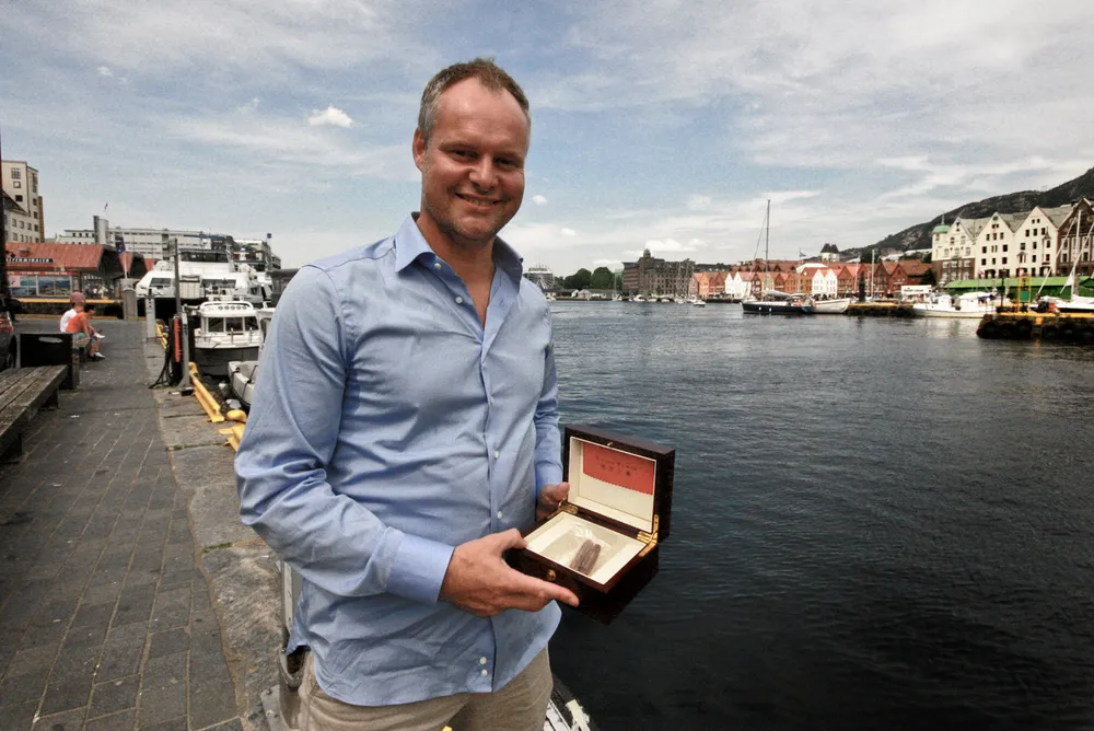 Eir of Norway, Gunnar Hølland med sin sjøpølse som er en hit i Asia.