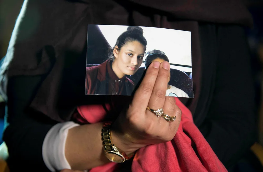 En høygravid 19-åring og IS-brud, Shamima Begum, ønsker å komme tilbake til Storbritannia, ifølge et intervju med britiske Times.