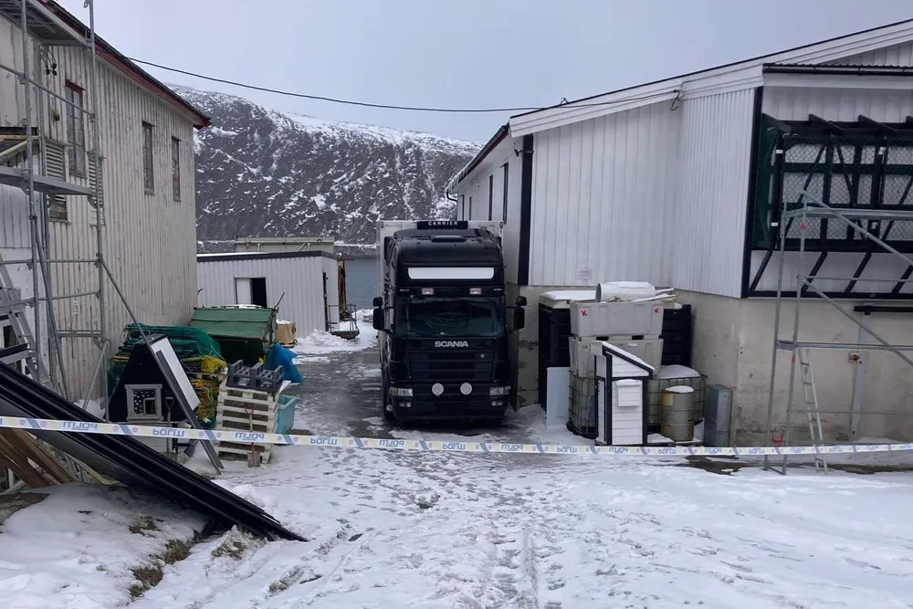 På et av stedene aksjonen fant sted ble det satt opp politisperringer.