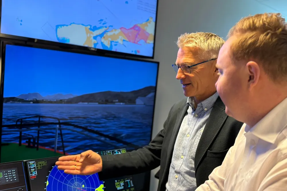 Arnfinn Oksavik, daglig leder NTNU Ocean Training og Carl-Henrik Moltumyr, salgsleder for ettermarkedet i MMC First Process.