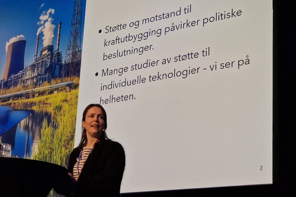 Sofie Waage Skjeflo, samfunnsøkonom ved Cicero senter for klimaforskning, presenterte på Produksjonsteknisk konferansen mandag resultatene fra en ny undersøkelse. Vanlige innbyggere er spurt om hva de mener om kraftutbygging, og hvilken type utbygging de foretrekker.