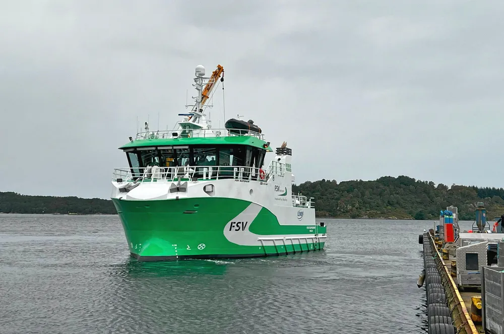 FSV har en flåte grønn-malte servicebåter på 15–27 meter. Rederiet kan snart få nye eiere.