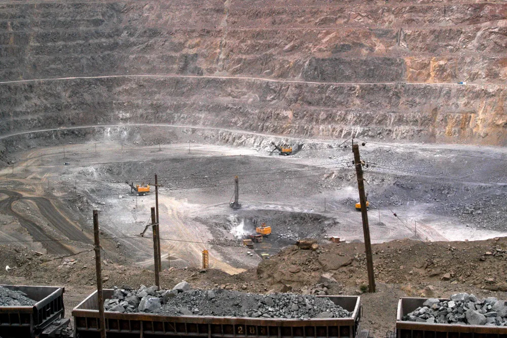 Utvinning av «sjeldne jordarter» i Baiyunebo-distriktet nord i Kina. Kina kontrollerer 90 prosent av verdens produksjon av disse, som er kritiske for elektrifiseringen av energisystemer.