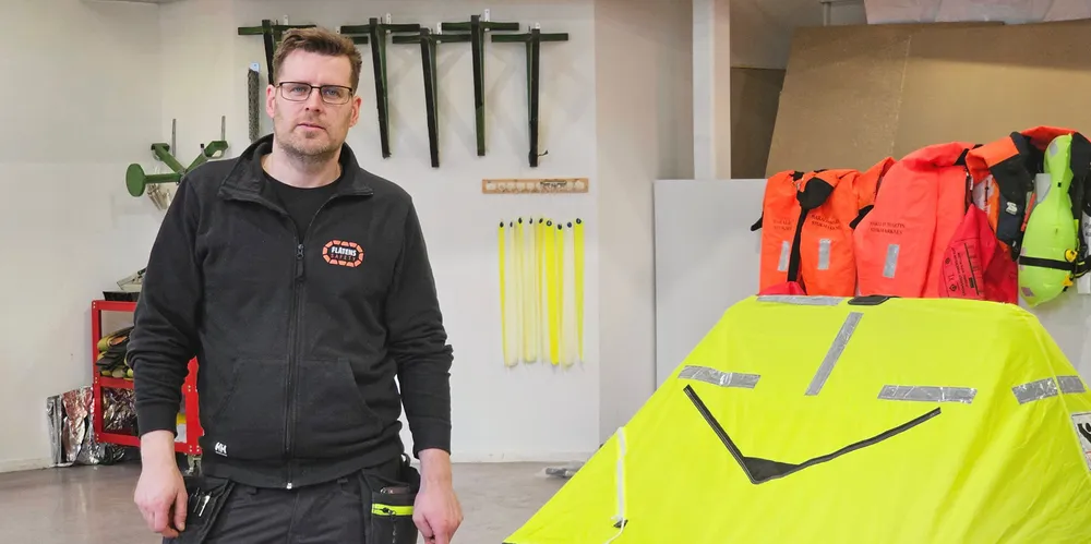 Daglig leder og eier Bård-Ivan Kjelbergvik Flåtens Safety AS har tilholdssted midt i Svolvær.