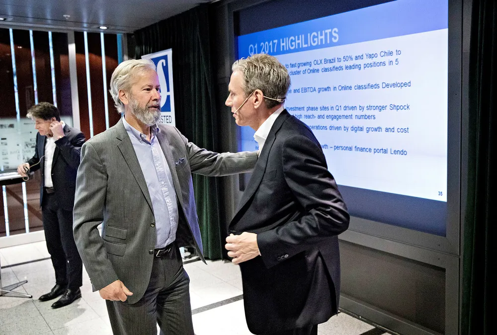 Styreleder Ole Jacob Sunde (til venstre) og konsernsjef Rolv Erik Ryssdal la frem førstekvartalstall fredag morgen. I bakgrunnen står finansdirektør Trond Berger. Foto: Aleksander Nordahl