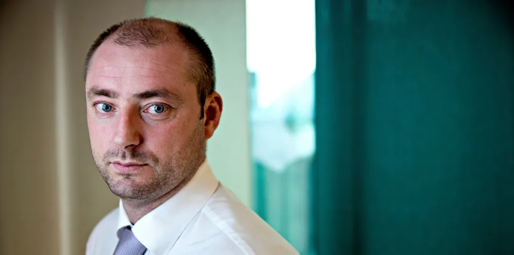 administrerende direktør i Sjømatbedriftene, Robert Eriksson, mener fiskeriministeren setter seg selv og oppdrettsnæringen på vent.