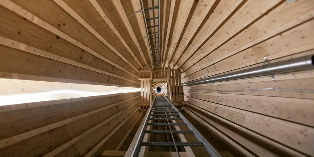 Modvions første treturbin er bygget på Björkö utenfor Gøteborg og er 30 meter høy. Fullskalaversjoner er allerede under bygging og det skal være klart for masseproduksjon i løpet av 2022.