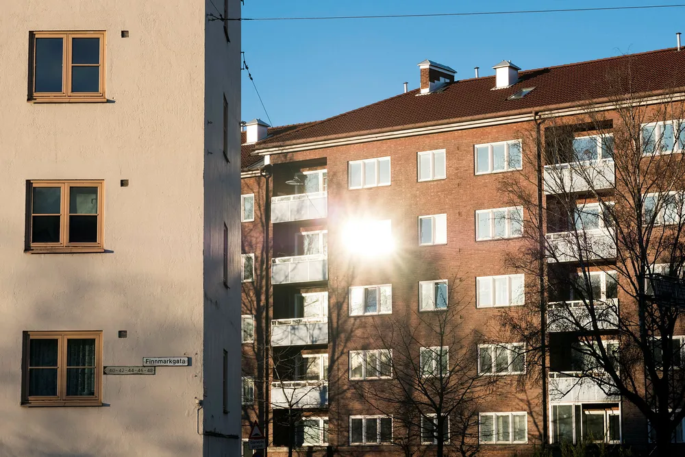 Nordmenn bruker langt mindre av inntekten vår på bolig enn våre naboland. I snitt går 17,6 prosent av husholdningenes disponible inntekt til boligutgifter. Foto: Skjalg Bøhmer Vold