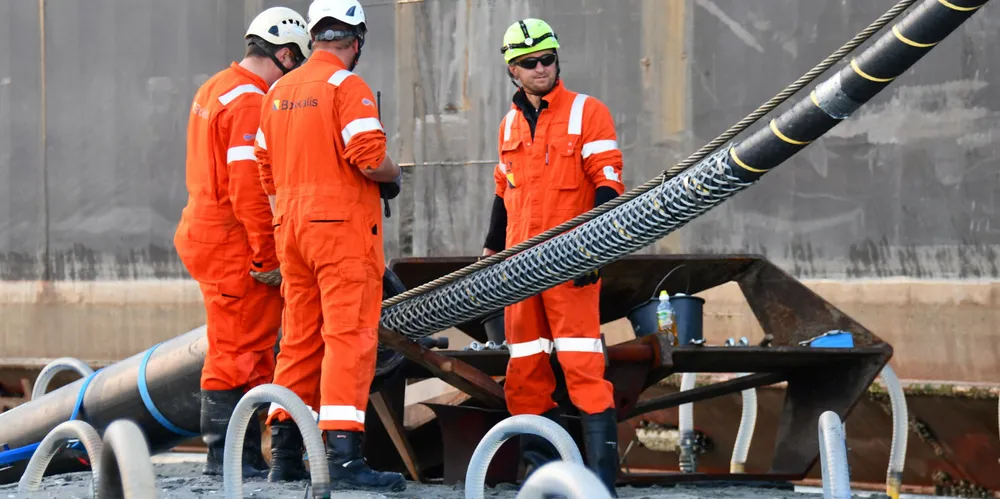 Strømkabelen mellom Tyskland og Norge er blant de som går for fullt mandag. Totalt eksporterer Norge strøm for nesten 400 millioner kroner på ett døgn.