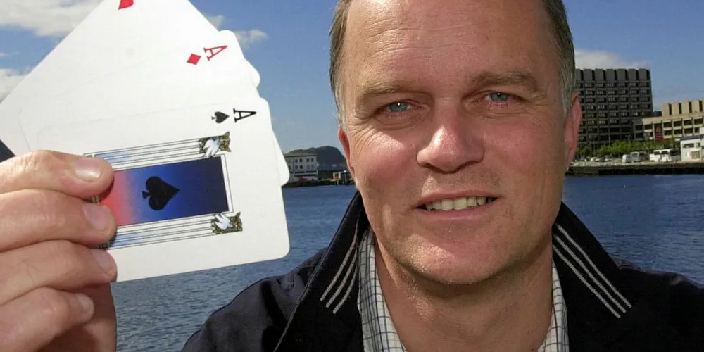 KORT: Salgssjef Inge Bertil Straume ved Skipstekniske i Ålesund mener norsk skipsbygging har mange ess, men at kvotemeldingen gir fiskerne dårlige kort på hånden.