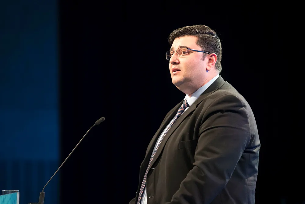 Fremskrittspartiets Mazyar Keshvari har innrømmet at han har fått utbetalt penger han ikke hadde krav på gjennom fiktive reiseregninger. Her er han på Frps landsmøte i april.