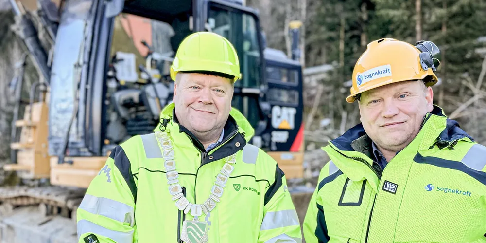 Ordfører i Vik Kommune, Roy Egil Stadheim (t.v.), og konsernsjef i Sognekraft, Terje Bakke Nævdal, var med på markeringen av byggestart.