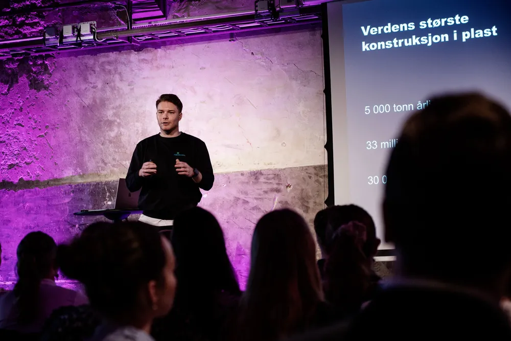 – I dag spiller vi en kamp uten rammebetingelser. Det blir som å spille en fotballkamp uten linjedommer, sier Steffen Klemetsen Jakobsen, kommersiell direktør i FishGlobe