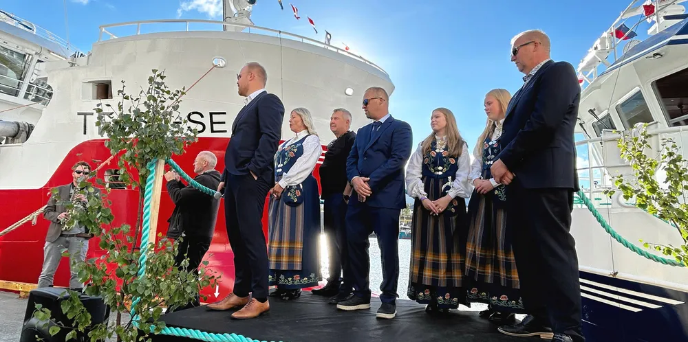 Familiene Frantzen og Tøllefsen inviterte lørdag til dåpsfest under Husøydagan.