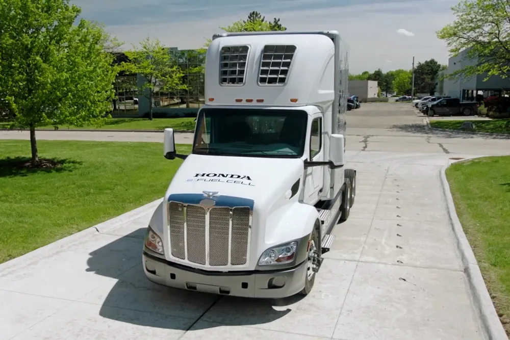 Honda's new hydrogen fuel cell truck concept (a retroffited Peterbilt truck).