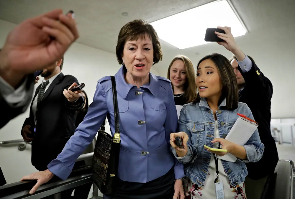 Den republikanske senatoren Susan Collins lar seg ikke skremme av Donald Trump, og fortsetter. Foto: J. Scott Applewhite/AP Photo/NTB scanpix