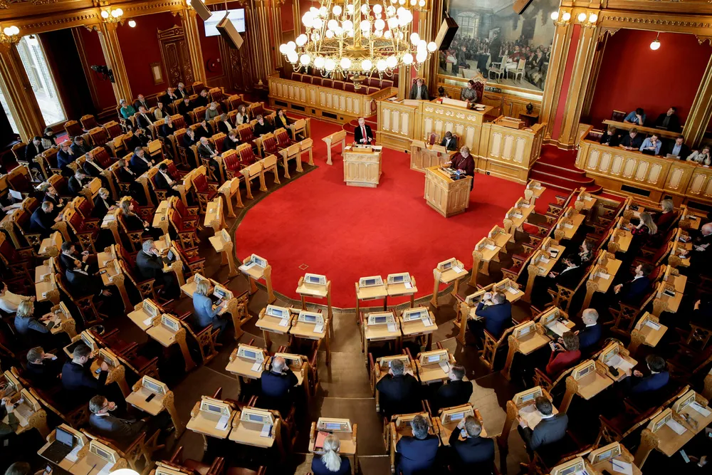 Rett før nasjonaldagen vedtok Stortinget (med 79 mot 36 stemmer) en grunnlovsendring.