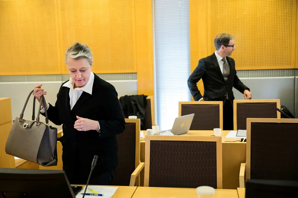 Advokat Berit Reiss-Andersen (til venstre) representerer den tidligere regnskapssjefen som har tilstått underslag av 49 millioner kroner i Gartnerhallen. Til høyre advokat Rasmus Dannevig Woxholt som representerer den tiltalte bonden. Foto: Per Thrana