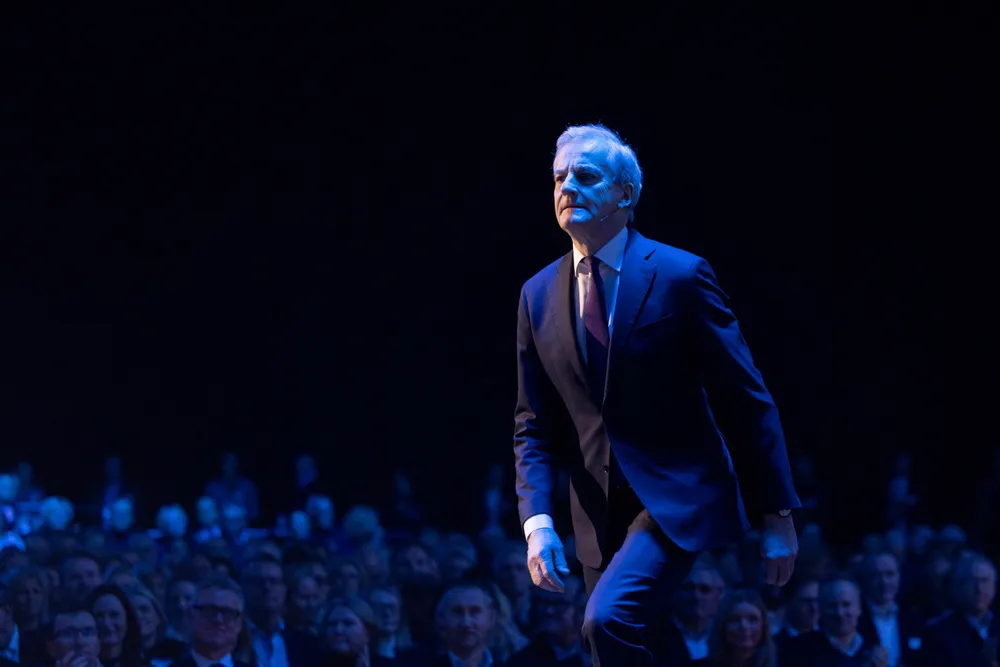 Politikerne har ansvar for å skape rammevilkår og rettsregler som gir tilstrekkelig omstillingstakt, skriver artikkelforfatterne. Statsminister Jonas Gahr Støre.