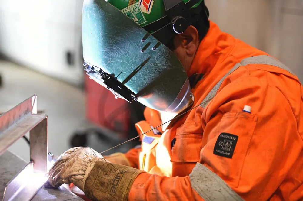 Sotra Contracting utfører verkstedstjenester og installasjon både til skips-, onshore-, offshore- og subsea-industrien.