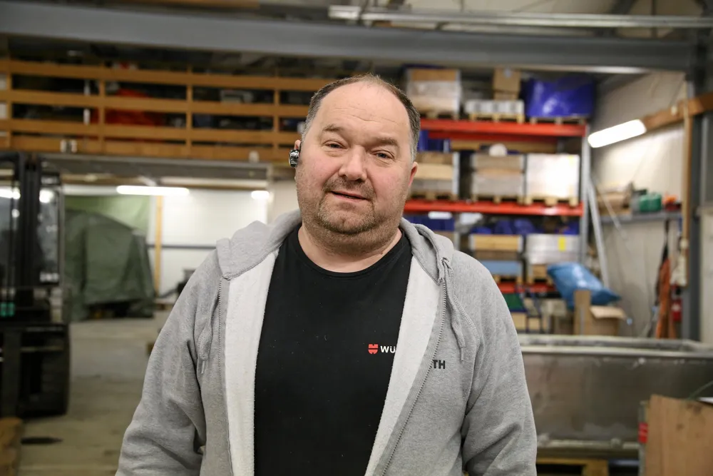 – Å gå fra å kunne lete etter mer folk å ha i arbeid til å måtte permittere er uvant for oss. Det er ikke artig å permittere, sier Øysten Larsen i Latech.