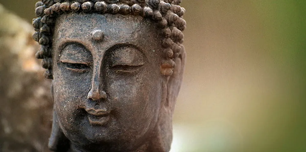 The Sunyata Buddhist Centre follows the Thai Forest tradition and encourages guests to remain in "noble silence" on its retreats.
