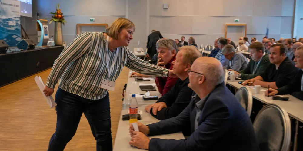 Vi ønsker flere stemmer i debatten om likestilling og trakassering i fiskerinæringen, skriver Kåre Heggebø og Sverre Johansen i et debattinnlegg. På bildet Mari Ann Johansen fra Fiskarlaget Nord, som ble lansert som motkandidat til en av styreplassene under årets valg av nytt landsstyre i Norges Fiskarlag.