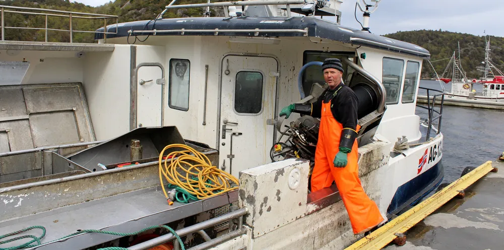 – Vi kjøpte båten i Fosnavåg og er godt fornøyd. Når en skal fortsette med fiske på Møre var det greit med ny fiskebåt, sier Gunvald Aanensen