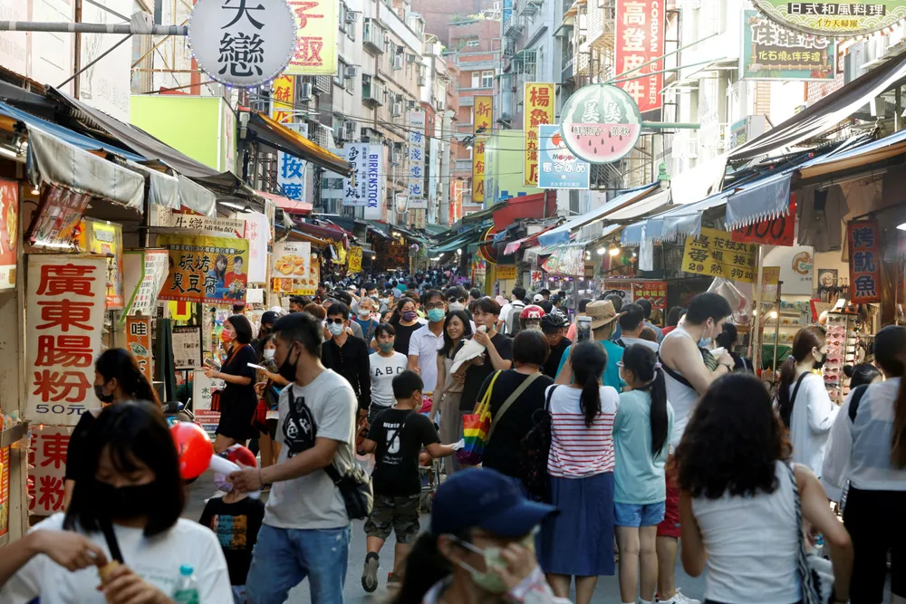 Mens Kina gjennomførte en av de største militærøvelsene i historien utenfor kysten av Taiwan gikk livet som vanlig i Tamsui-distriktet i New Taipei City i helgen.