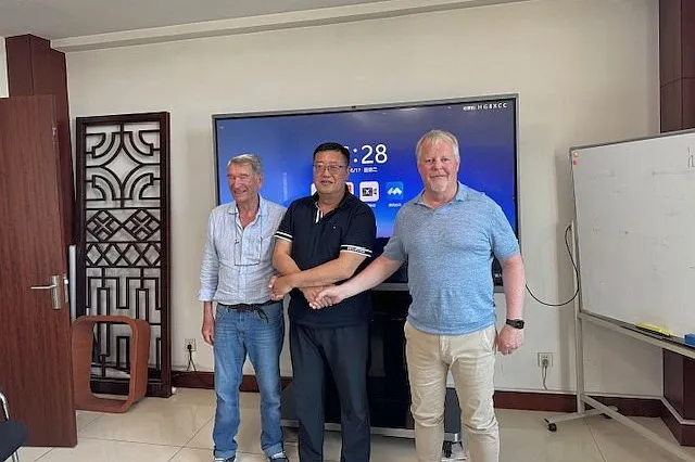 Seatrade Group owner Gerry Pepping (left) and president Yntze Buitenwerf (right) at Huanghai Shipbuilding, where their company is ordering up to eight 2,800-teu ships.