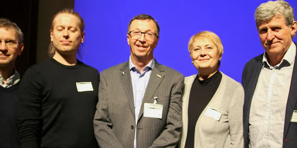 STOR JOBB: Aivo Lepland (NGU), Raymond Nepstad (SINTEF Ocean), Per Helge Høgaas (SINTEF Industri), Olga Ibragimova (NTNU) og Morten Thorne Schaanning (NIVA). Deltakerene i prosjektet som nå er ferdigstilt etter fem år. Foto: Ronny Setså