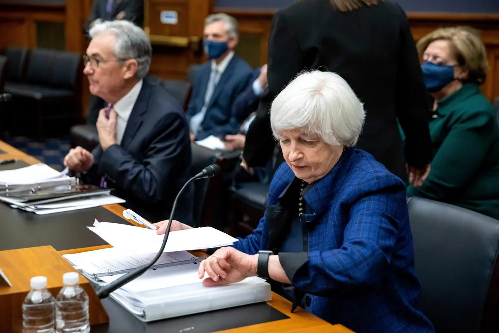 For finansminister Janet Yellen og sentralbanksjef Jerome Powell var tiden i ferd med å renne ut for å unngå en bankkrise etter at Silicon Valley Bank ble satt under offentlig administrasjon på fredag.
