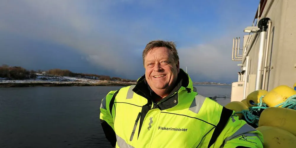 HAR STRAMMET INN: Fiskeriminister Harald Tom Nesvik (Frp) understreker at det allerede er innført forbud mot tømming av lusebehandlingsvann fra brønnbåter i eller i nærheten av reke- og/eller gytefelt.Foto: Nærings- og fiskeridepartementet