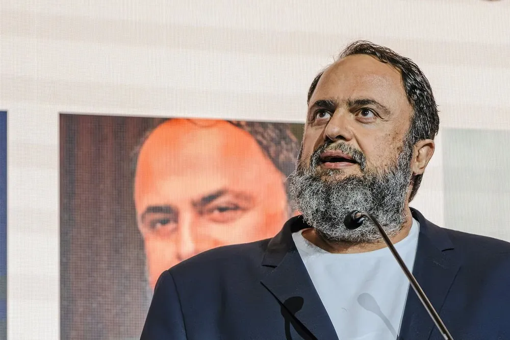 Evangelos Marinakis appears to have inched up Capital’s order at HD Hyundai Samho.