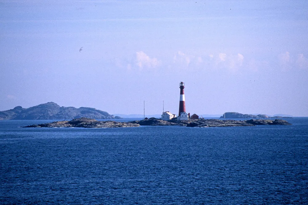 Et område ti kilometer sør av Færder fyr er blant dem som er ønsket utredet for havvind.