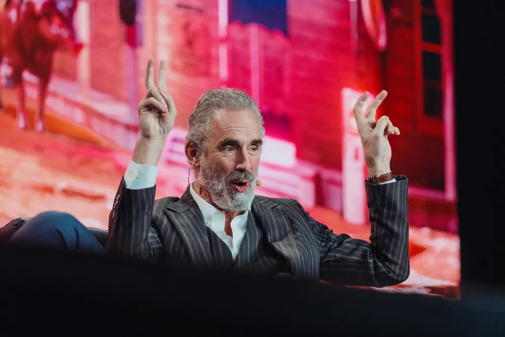 Psykolog og forfatter Jordan Peterson på hovedscenen under verdens største bitcoinfestival i Miami