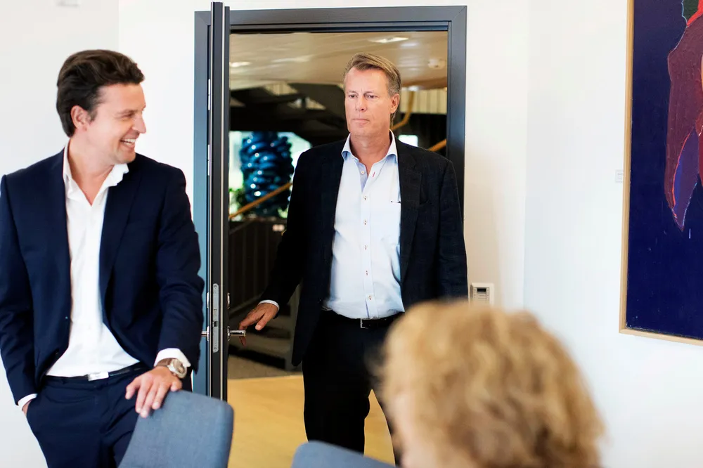 – Det er vårt klar største og mest verdifulle selskap, sier Ferd-sjef Morten Borge (til venstre) om Elopak. Her sammen med Ferd-eier Johan H. Andresen til høyre.