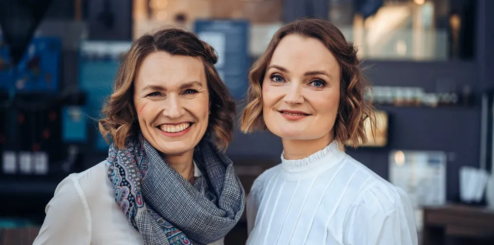 Aino (t.v) og Maria Olaisen - døtrene til oppdrettsgründer Steinar Olaisen, som skapte Nova Sea.