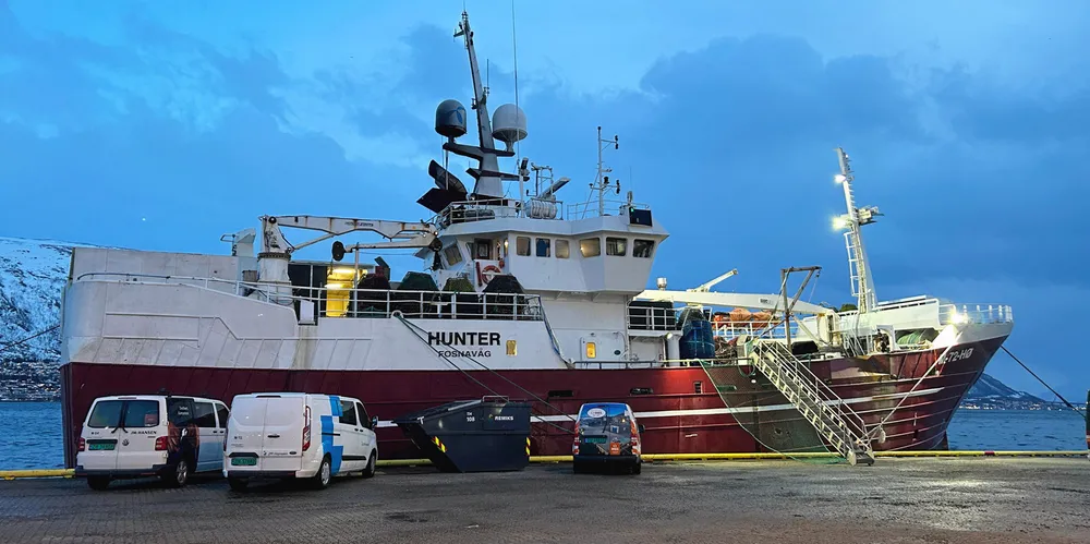 Sjøfartsdirektoratet besluttet 3. februar i fjor å holde snøkrabbefartøyet «Hunter» tilbake ved kai, etter at Havarikommisjonen kom med et sikkerhetskritisk varsel om forholdene om bord. Havøy Kystfiske AS eier «Hunter», her fotografert ved kai i Tromsø etter at båten ble «parkert» av direktoratet.