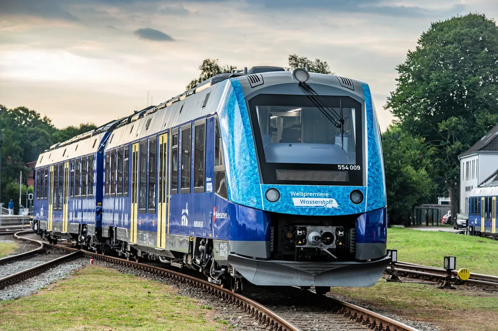 One of the 14 Coradia iLint fuel-cell trains that premiered on the RB 33 route.