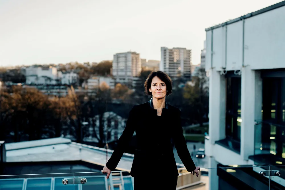 Investeringsdirektør i Skagen Fondene Alexandra Morris utenfor kontoret i Stavanger sentrum. Foto: Tommy Ellingsen